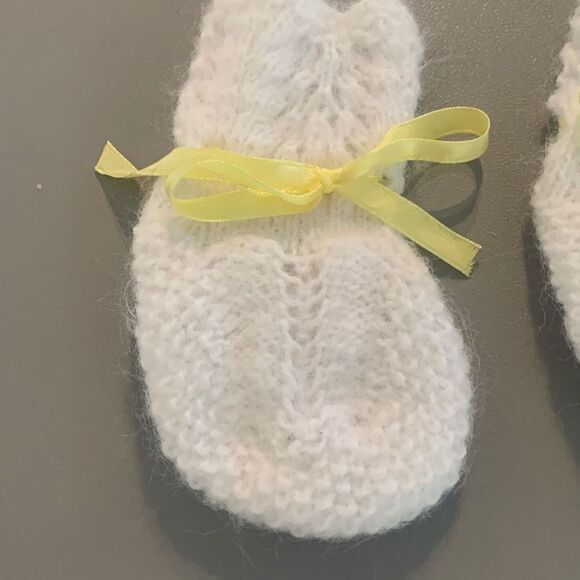 Vintage Knit Baby Booties & Mittens - Picture 2 of 3